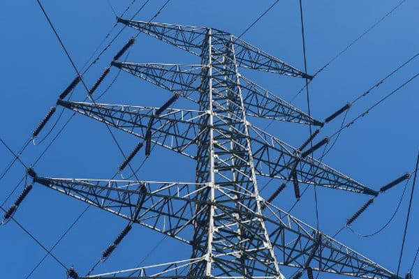 Apagones y pico histórico de demanda: el reto eléctrico que golpea al P2P