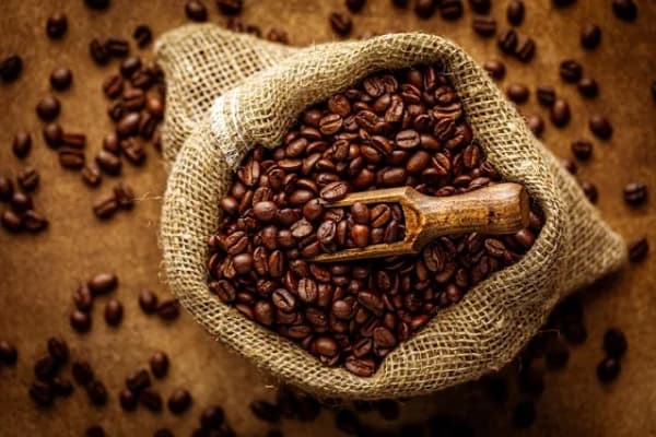 Café en crisis: costos dolarizados, precios en bolívares y el refugio del USDT
