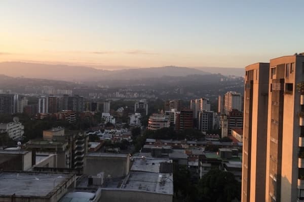 Comprar un inmueble en Venezuela: papeles clave y el pago en USDT