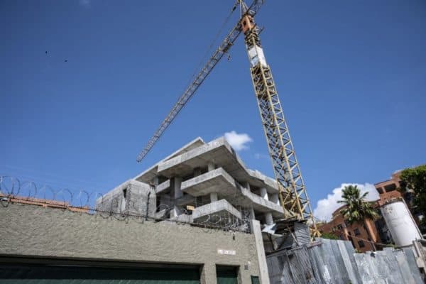 Encaje legal y USDT: lo que frena el crédito para vivienda en Venezuela