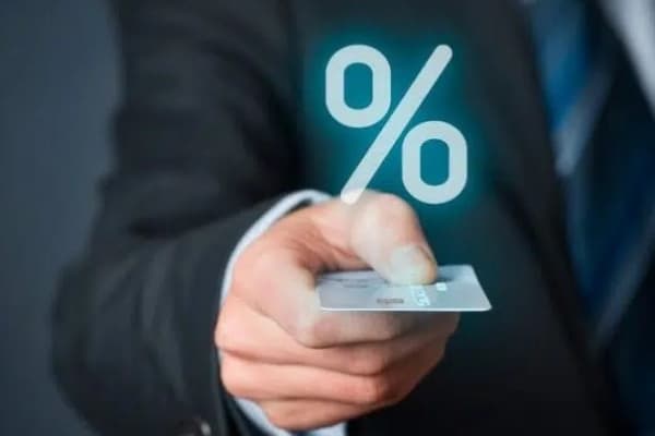 Fetrabanca frena el alza de comisiones: ¿golpe al bolsillo o empujón al P2P?