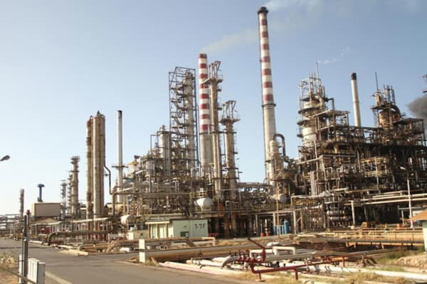 Incendio en Cardón paraliza a Pdvsa: el golpe que mira el mercado P2P