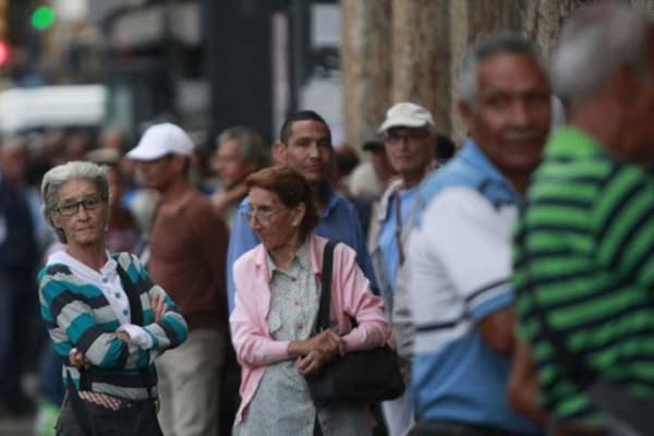 IVSS paga la pensión de noviembre: Bs. 130 y el camino al USDT en el P2P