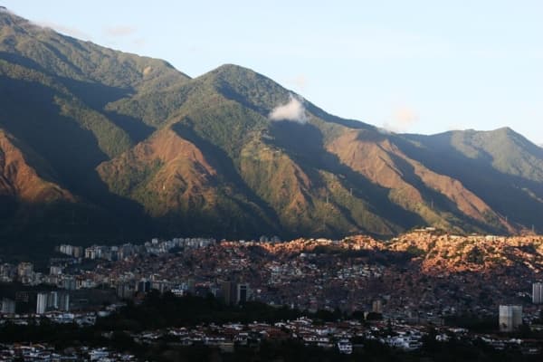 Marcas regresan a Venezuela: la señal que el mercado cripto también está leyendo