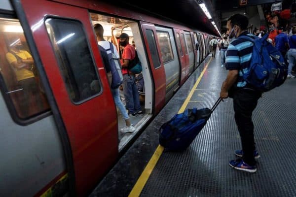Metro hasta la 1 am por el juego: ventana de oro para el P2P nocturno