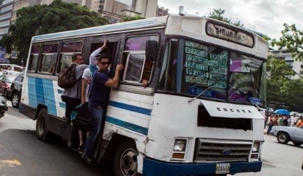 Pasaje a US$0,70: transportistas apuntan al dólar y el P2P se alista