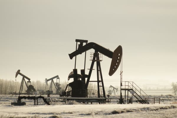 Petróleo Texas cae 4%: impacto en el dólar y el USDT en Venezuela