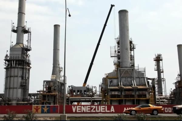 Petróleo y cripto: ¿Qué significa el repunte petrolero para el dólar y el P2P en Venezuela?