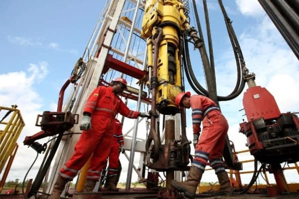 Petroleros cobrando $5 semanales: la grieta que alimenta al USDT en Venezuela