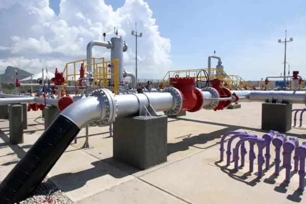Potencia gasífera en pausa: por qué el retraso del gas toca tu bolsillo en USDT