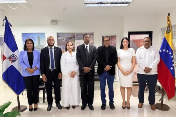Reabre el consulado dominicano en Caracas: remesas, USDT y lo que cambia en el P2P
