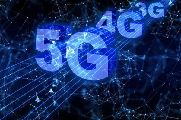 Tarifas congeladas en telecom: el impuesto invisible que frena la 5G y el P2P