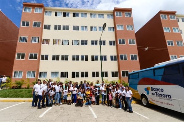 Venezuela Renace: 1.800 viviendas y el renacer que paga con USDT