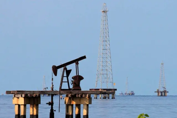 Petróleo venezolano: ¿EE.UU. toma 35%? Impacto en dólar y P2P