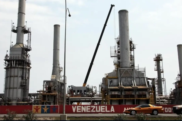 Petróleo y cripto: ¿Qué significa el repunte petrolero para el dólar y el P2P en Venezuela?